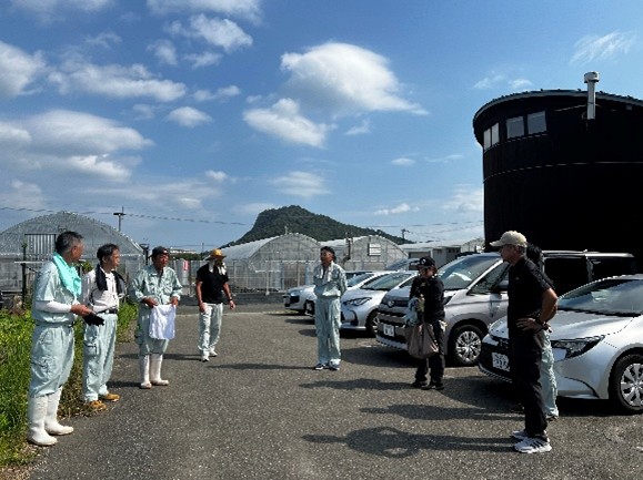 「子どもの村福岡」にて草取りボランティア活動を行いました。
